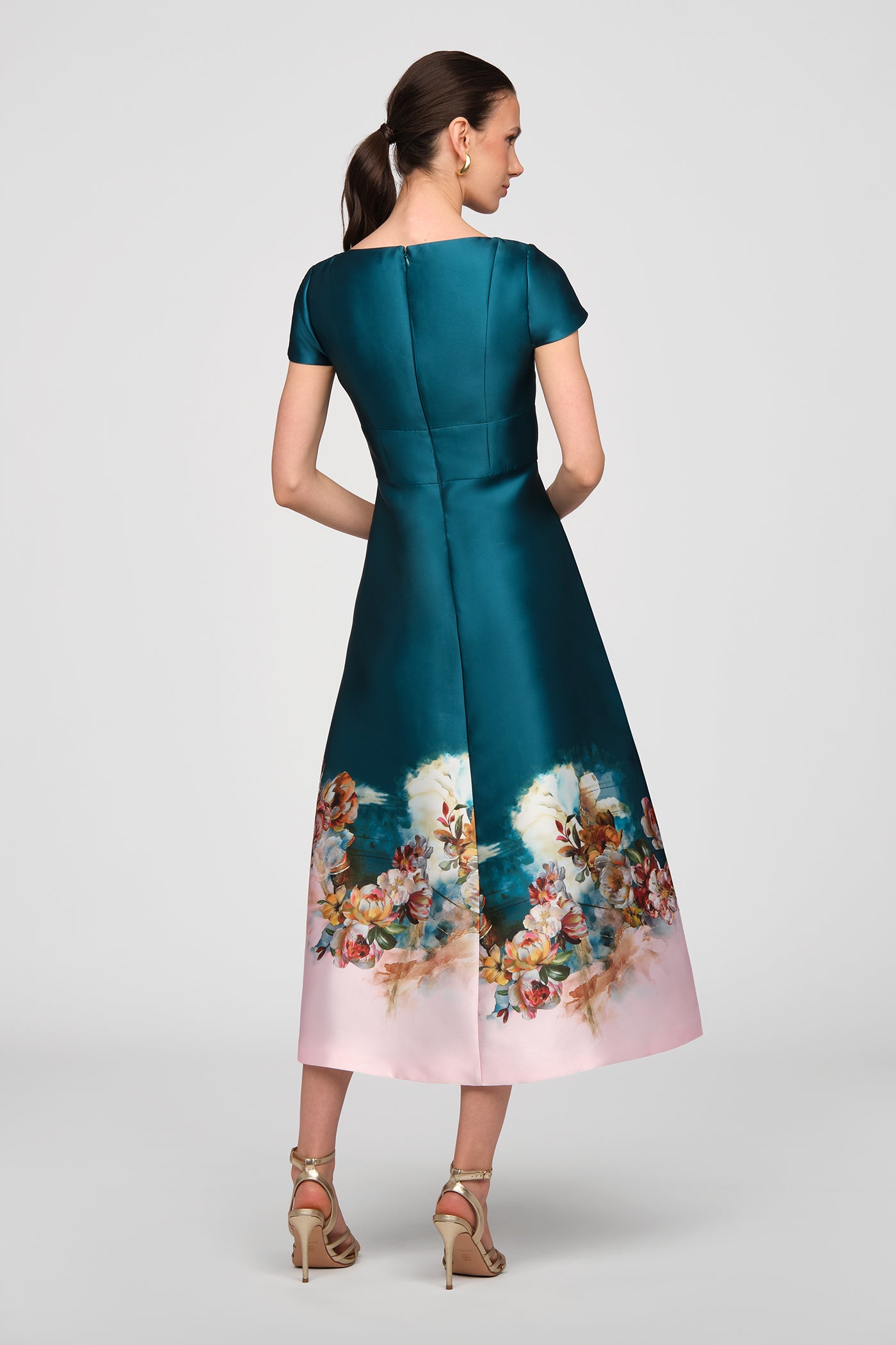knee length tea dress Amaya – Kay Unger Kenneth Cole | Relaxed Ygroup_D6DBM996 Color:red velvet Ideal for formal events